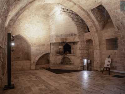 ...permette di entrare in un antico forno con la cappa a forma di unghia